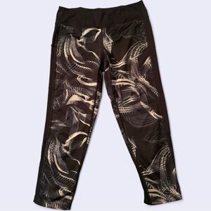 Nike Pro Dri-Fit Abstract Black and White Crop Leggings Women’s Size Medium